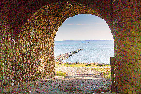 16 Rocky neck